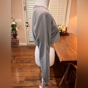 Gymshark Light Gray. APOLLO GRAPHIC CROPPED SWEATER. Size S